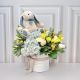 caja de lujo con hortensias, rosas, lirios y un hermoso oso de peluche o conejo de peluche con follajes verdes y tarjeta personalizada con envio a domicilio en BOGOTA 