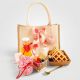 Desayuno sorpresa en bolso de yute con waffles, parfait, jugo y detalles de corazón – Flores Bogotá